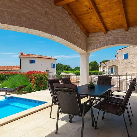 Torre I Casa de Férias Poreč